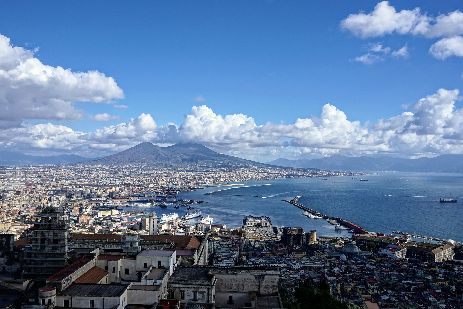 Pompeii and Historic Center of Naples with a visit to the Abbey of San Dolindo